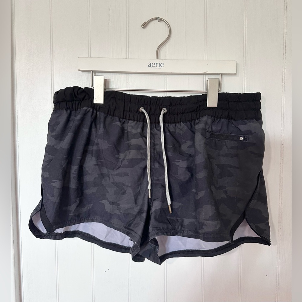 Vuori Camo Shorts